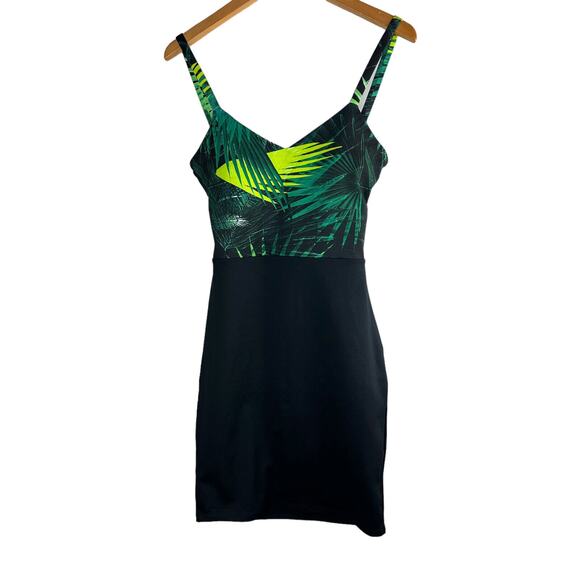NWT Fabletics Malindi Criss Cross Cut Out Strappy Dress Green Black Leaves Small - Picture 3 of 14